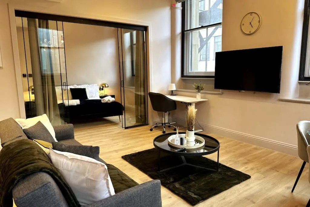 Image of Stunning 2BR Apt in Central Manc
