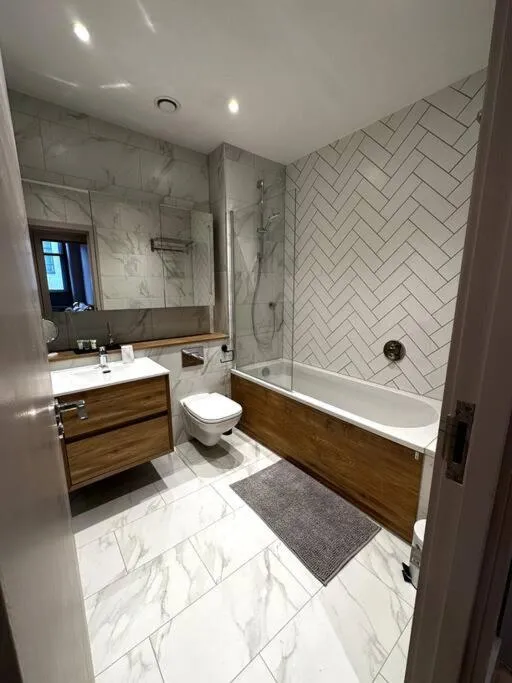 Image 3 of Stunning 2BR Apt in Central Manc