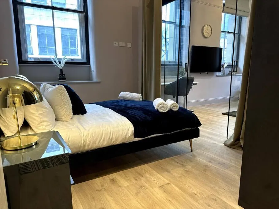 Image 1 of Stunning 2BR Apt in Central Manc