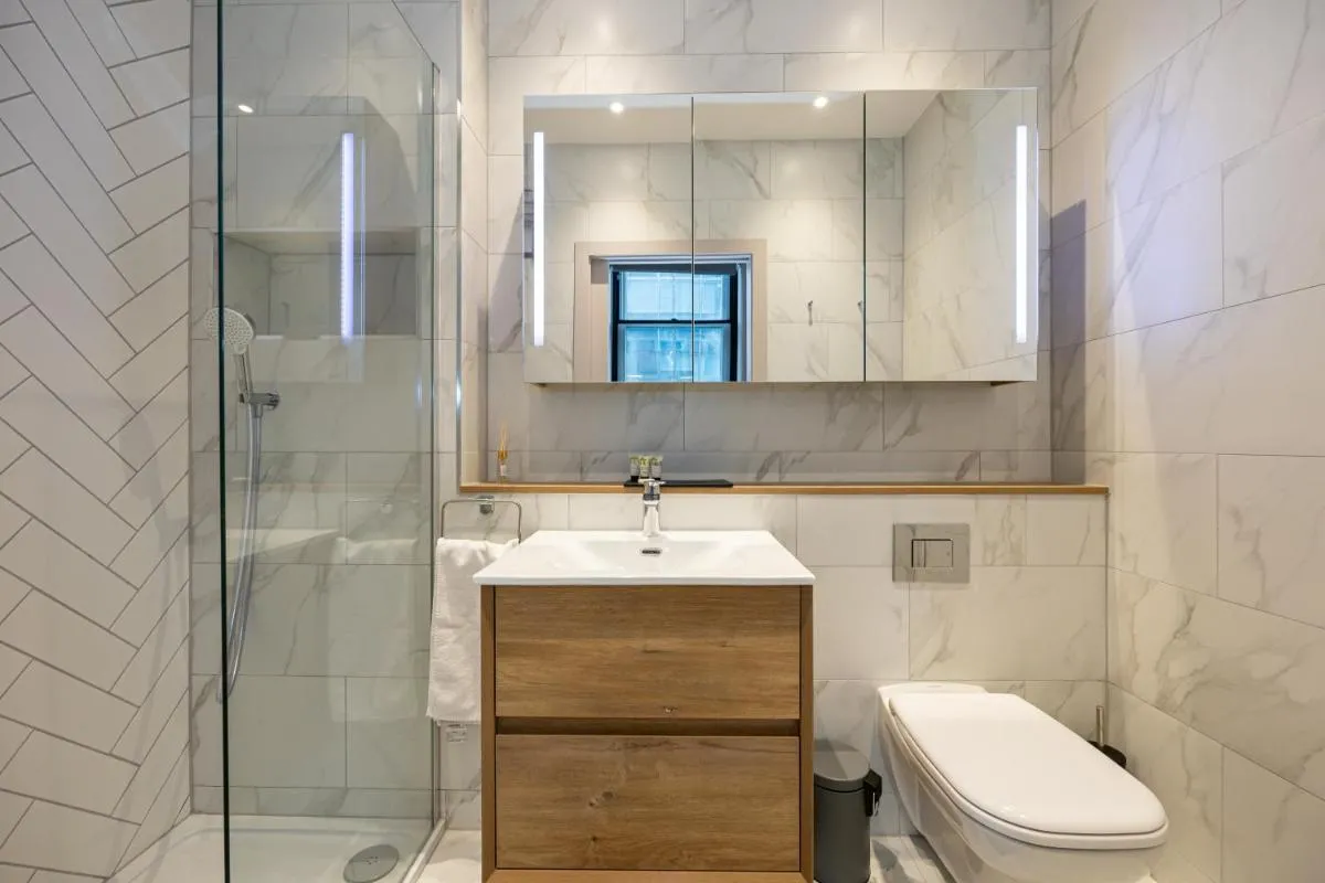 Image 6 of Stunning 2BR In Chinatown