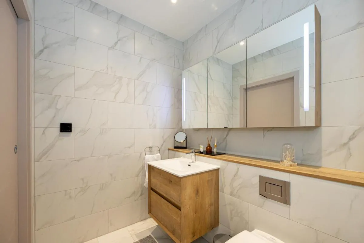 Image 2 of Stunning 2BR In Chinatown