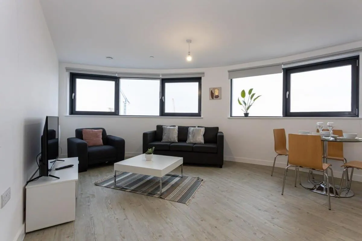 Image 4 of Stunning 2 Bed Apartment in Salford Amazing Views