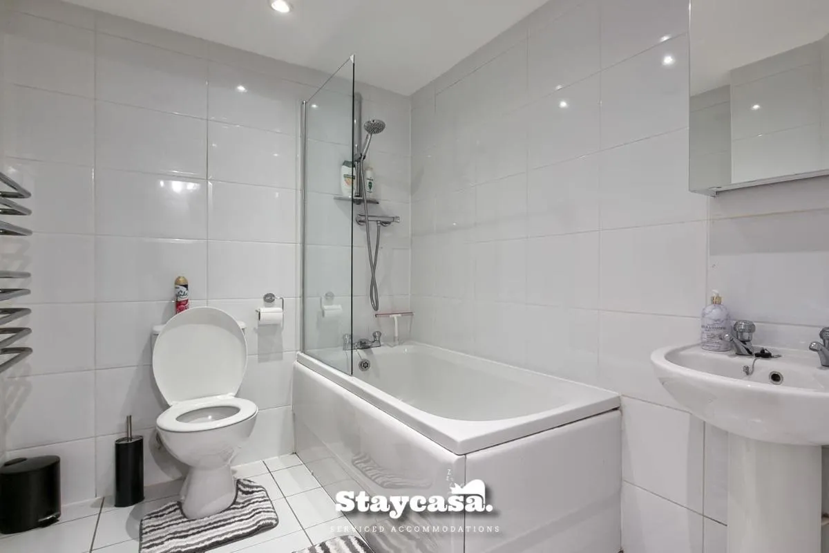 Image 6 of Stunning 2bdr Super King Suite Near City Centre