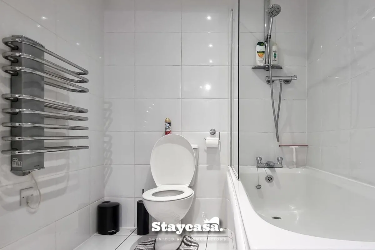 Image 2 of Stunning 2bdr Super King Suite Near City Centre