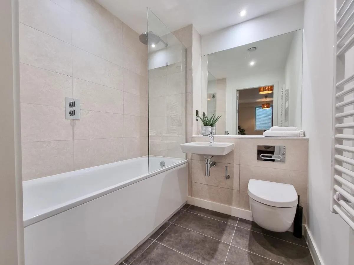 Image 6 of Stunning 4-bedroom Townhouse with Free Parking