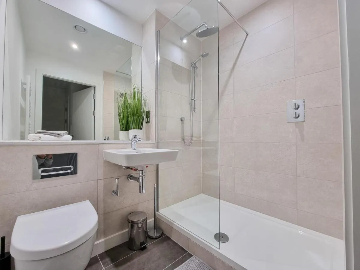 Image 2 of Stunning 4-bedroom Townhouse with Free Parking