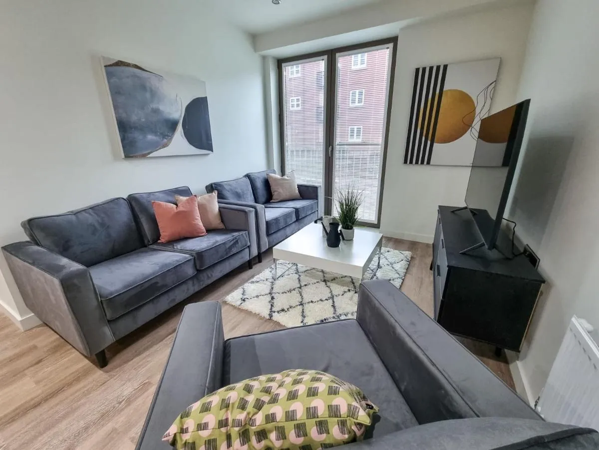 Image 4 of Stunning 4-bedroom Townhouse with Free Parking