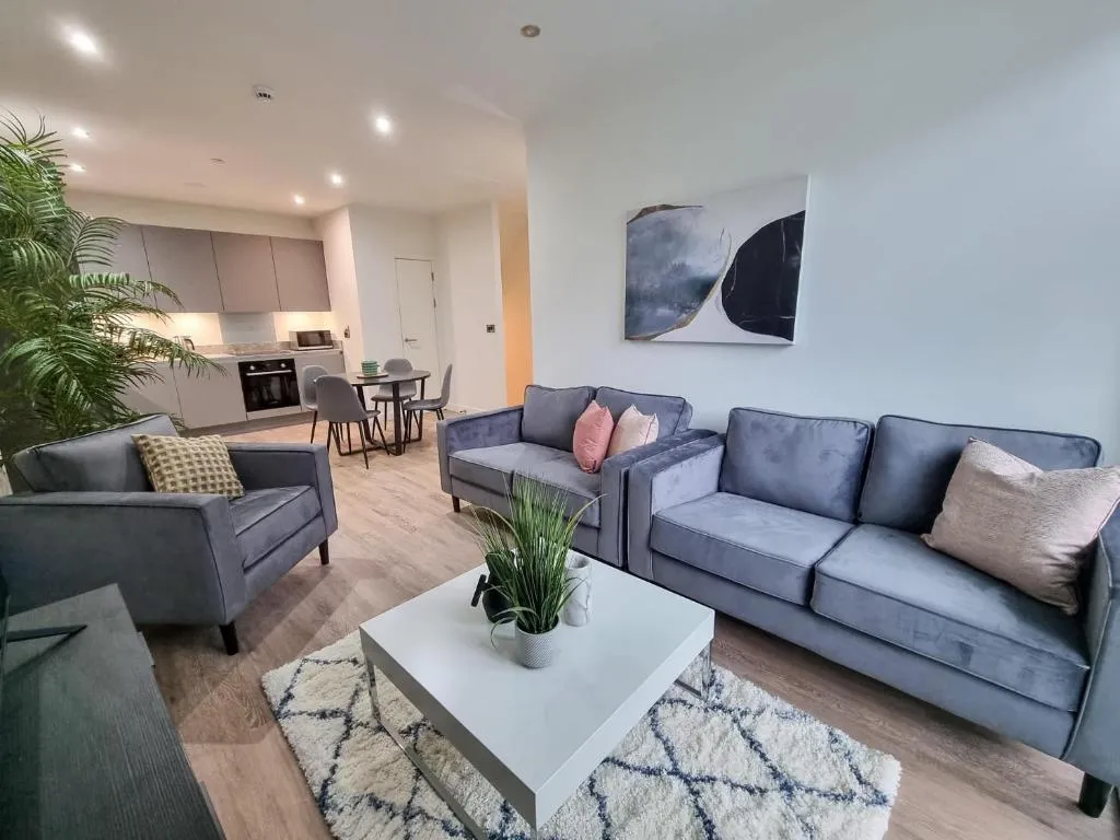 Image of Stunning 4-bedroom Townhouse with Free Parking
