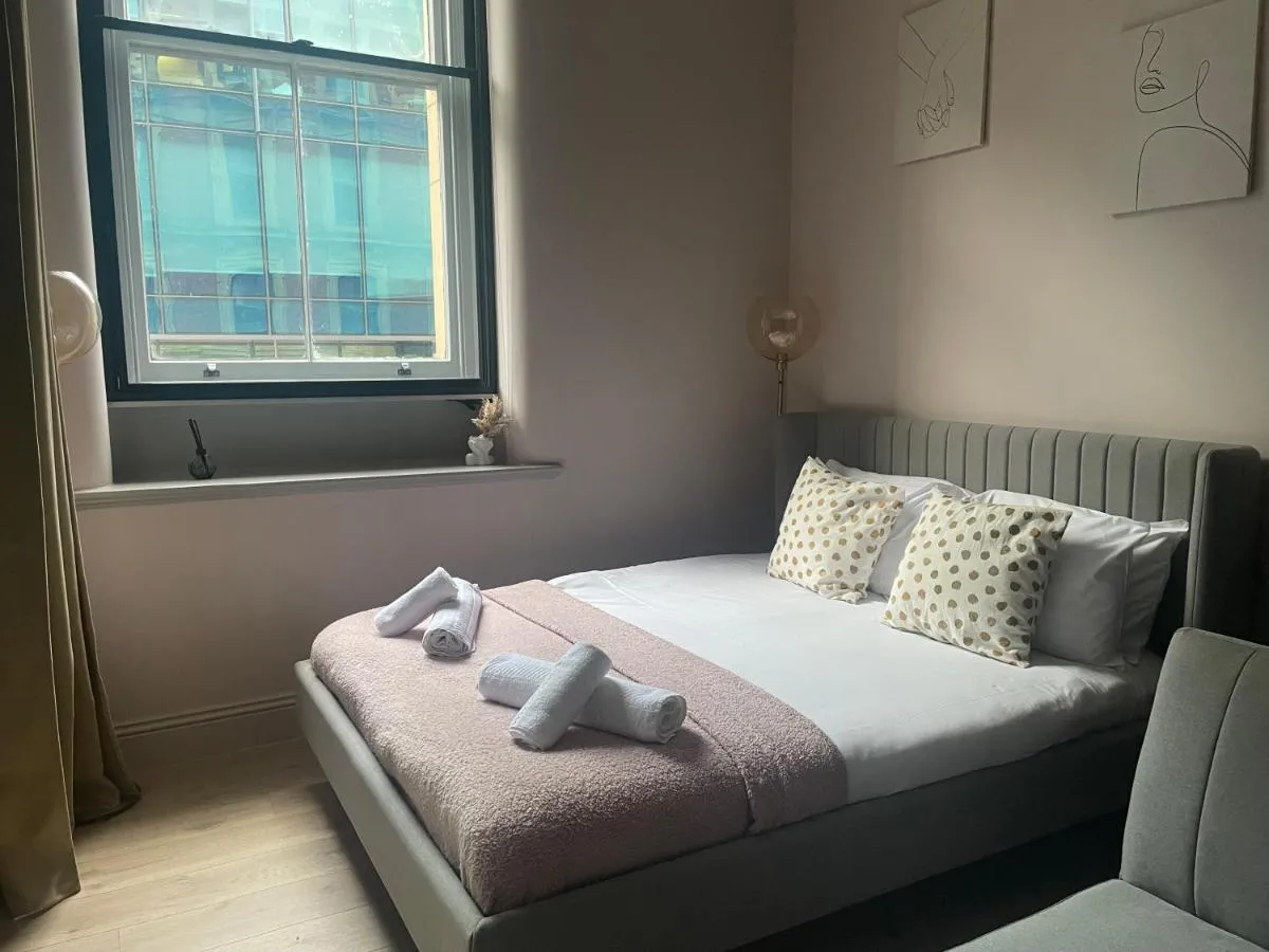 Image 3 of Stunning Apartment in Greater Manchester, Sleeps 6