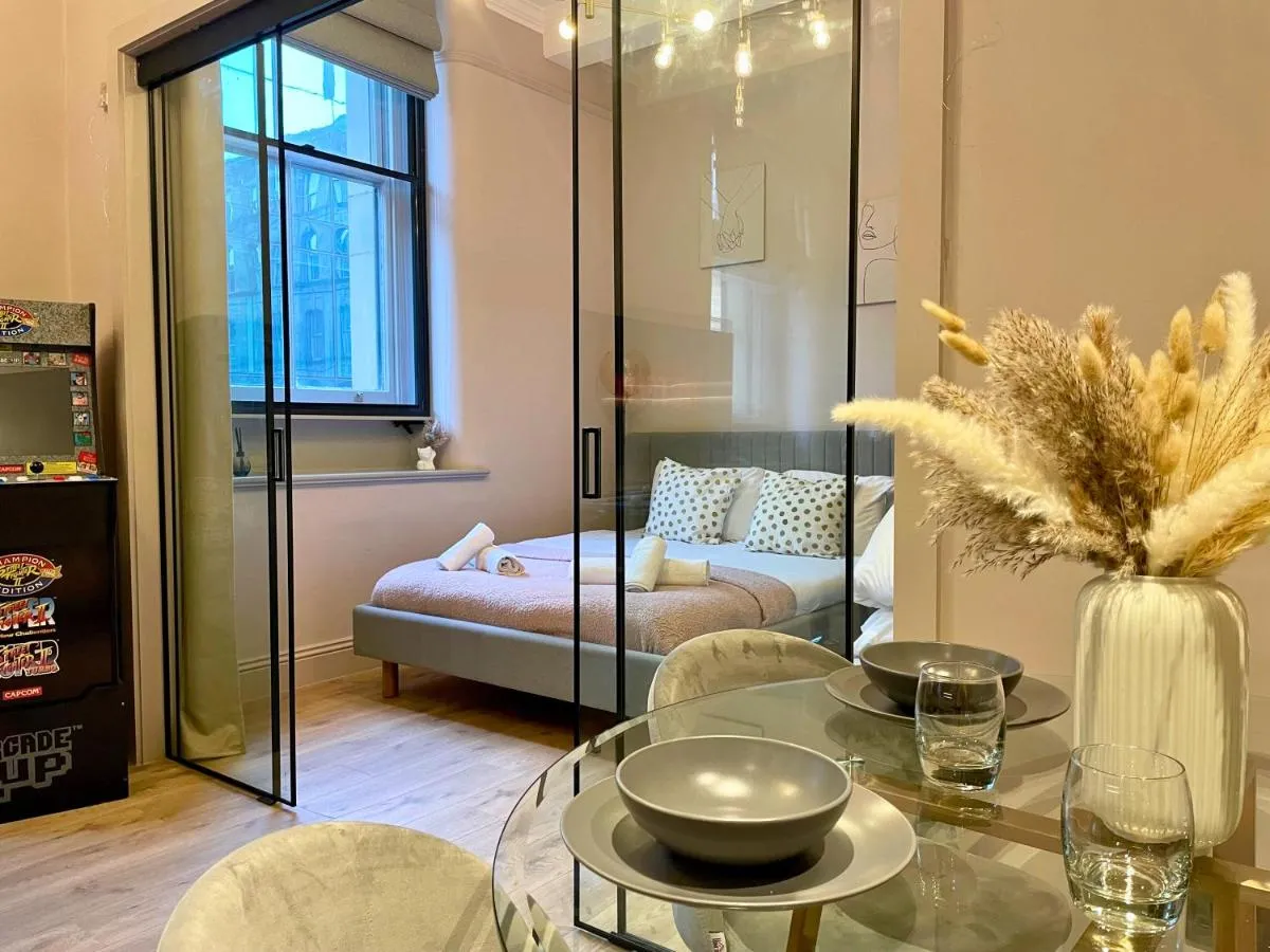 Image 2 of Stunning Apartment in Greater Manchester, Sleeps 6