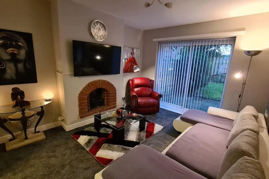 Image 4 of Stunning Holiday Home. Free Parking.