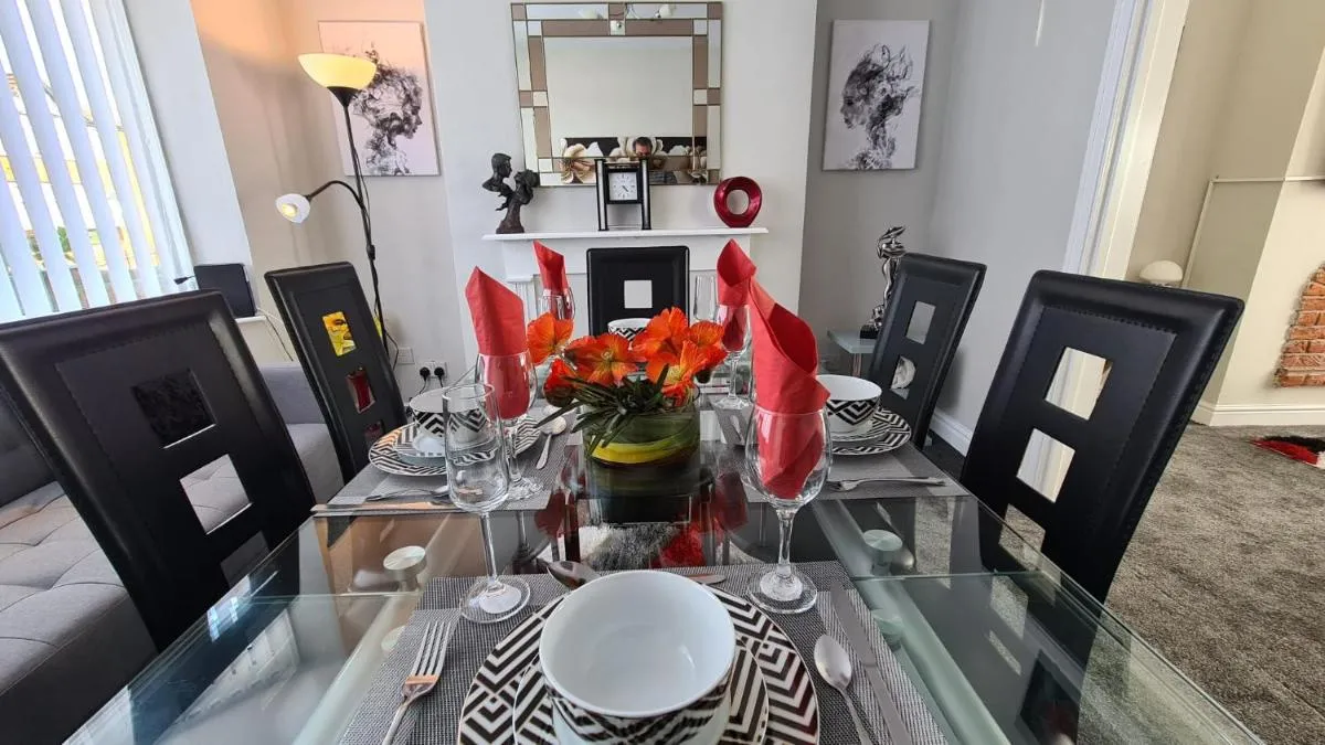 Image of Stunning Holiday Home. Free Parking.