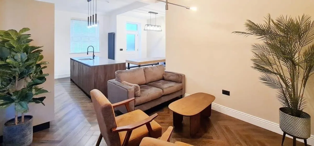 Image 4 of Stunning Luxury Spacious Holiday Home – 5 Bedrooms – Rest & Recharge in Manchester