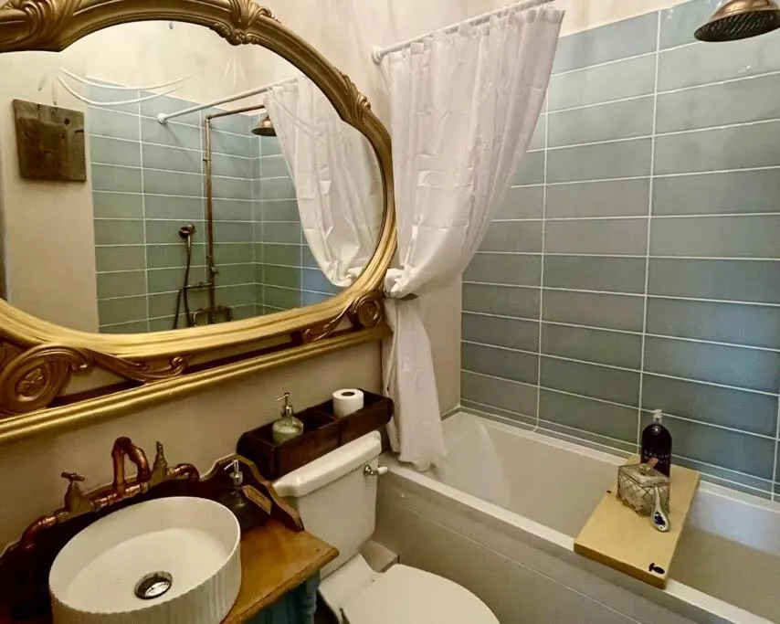 Image 2 of Stunning Luxury Vintage Duplex with Parking