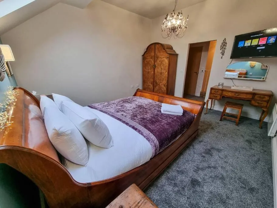 Image 1 of Stunning Luxury Vintage Duplex with Parking