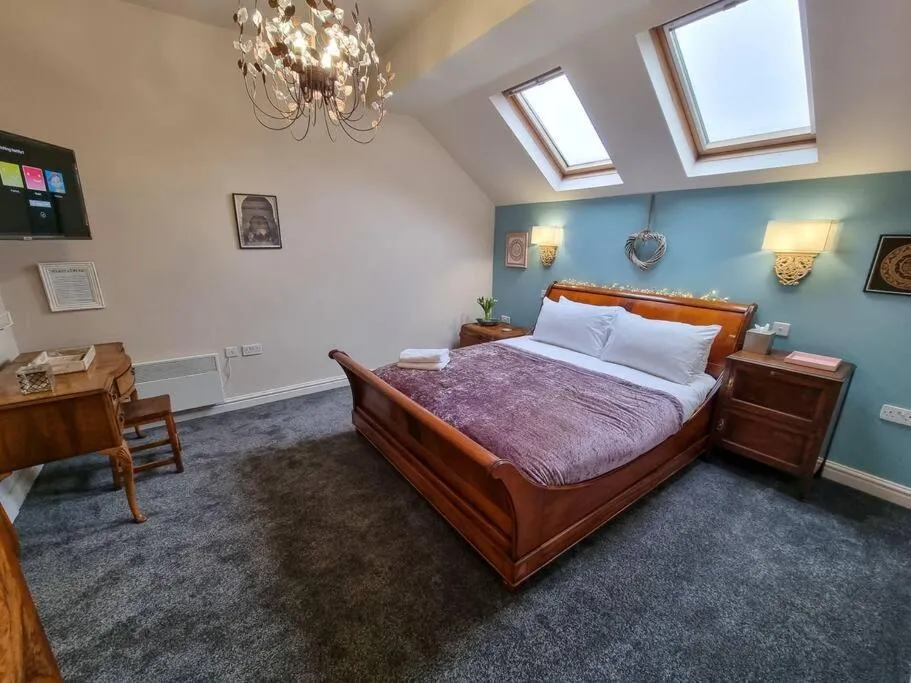 Image 6 of Stunning Luxury Vintage Duplex with Parking