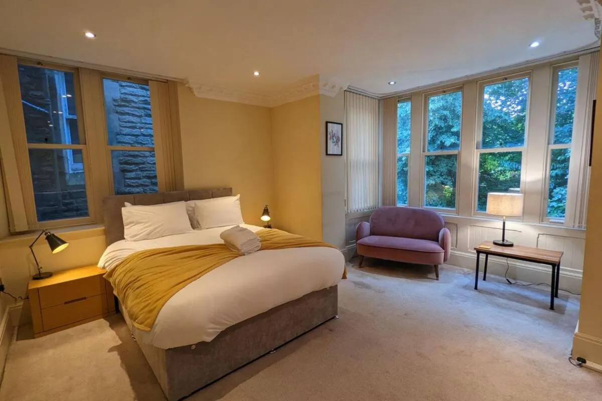 Image 2 of Stunning & Modern 2BD Flat – Manchester!