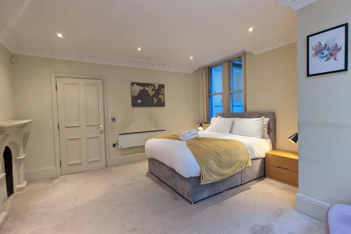 Image 3 of Stunning & Modern 2BD Flat – Manchester!
