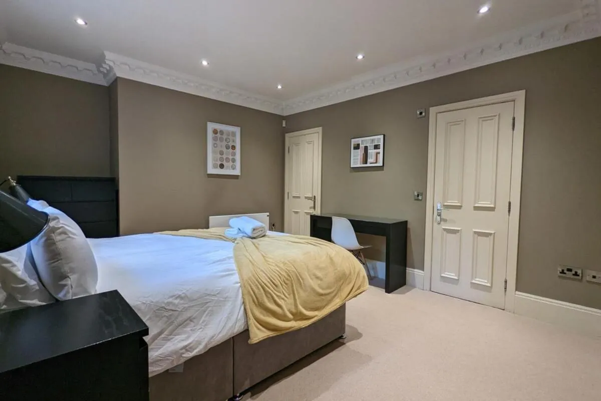 Image 6 of Stunning & Modern 2BD Flat – Manchester!