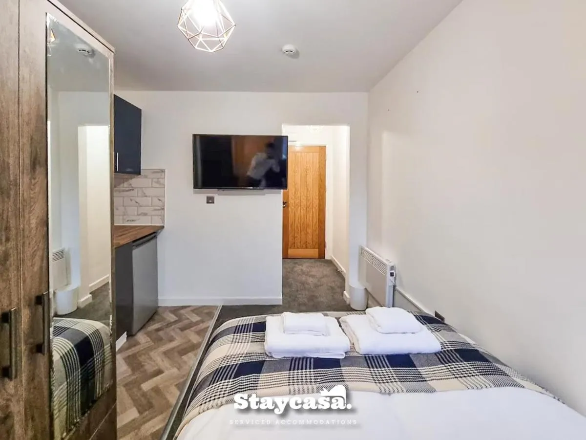 Image 3 of Stylish 10 Bedrm House, Fast Wifi, Free Parking