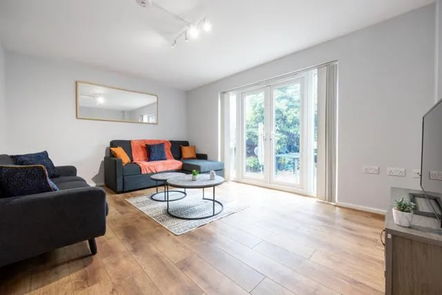 Image 1 of Stylish 4Bed Home, Sleeps 7, Free Parking, WI-FI, Balcony, Smart TVs, Great Transport Links, Long Term Disc