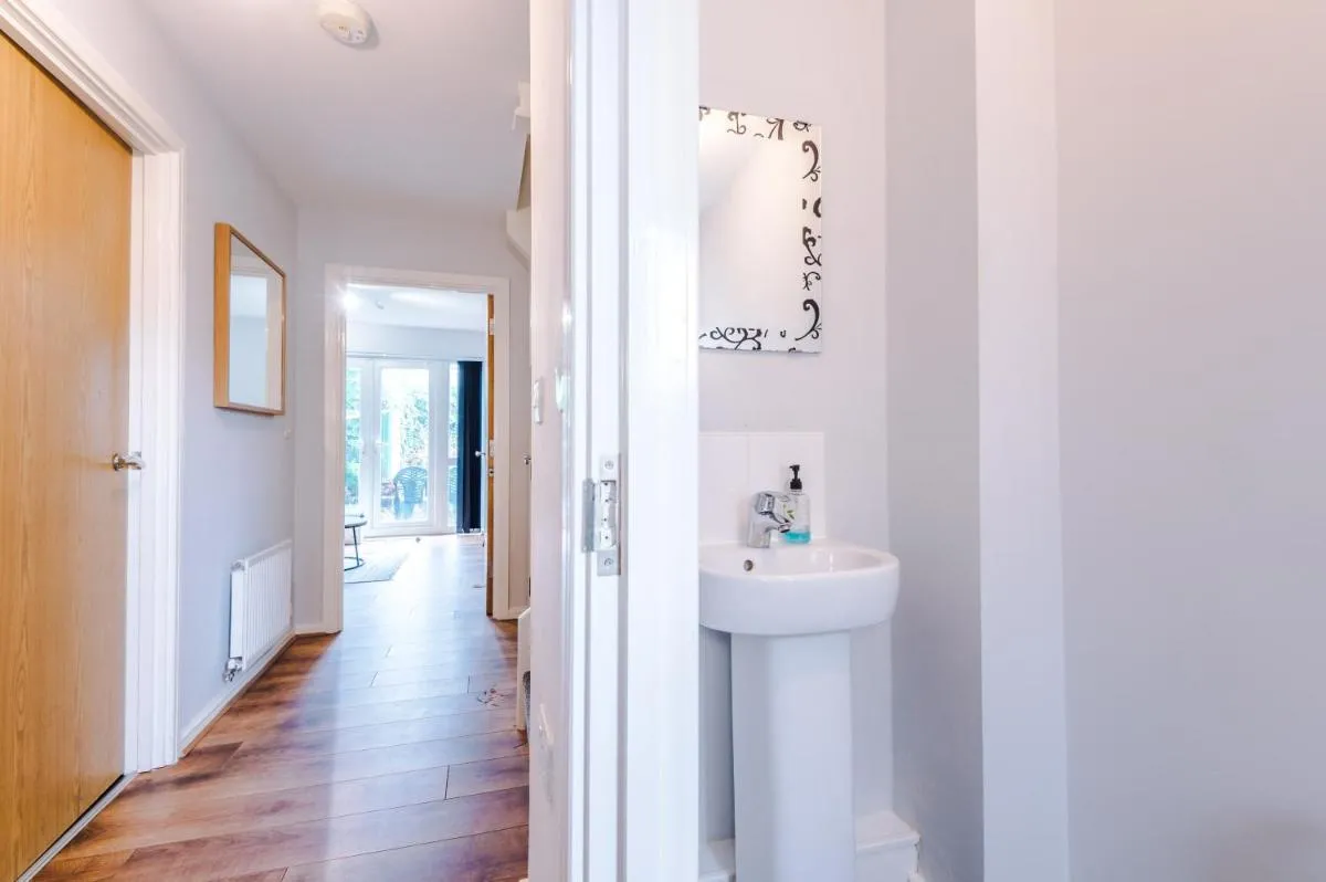 Image 4 of Stylish 4Bed Home, Sleeps 7, Free Parking, WI-FI, Balcony, Smart TVs, Great Transport Links, Long Term Disc