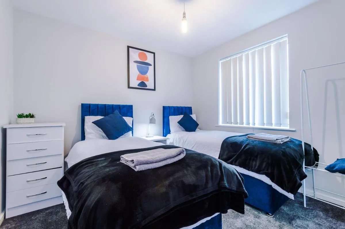 Image 3 of Stylish 4Bed Home, Sleeps 7, Free Parking, WI-FI, Balcony, Smart TVs, Great Transport Links, Long Term Disc
