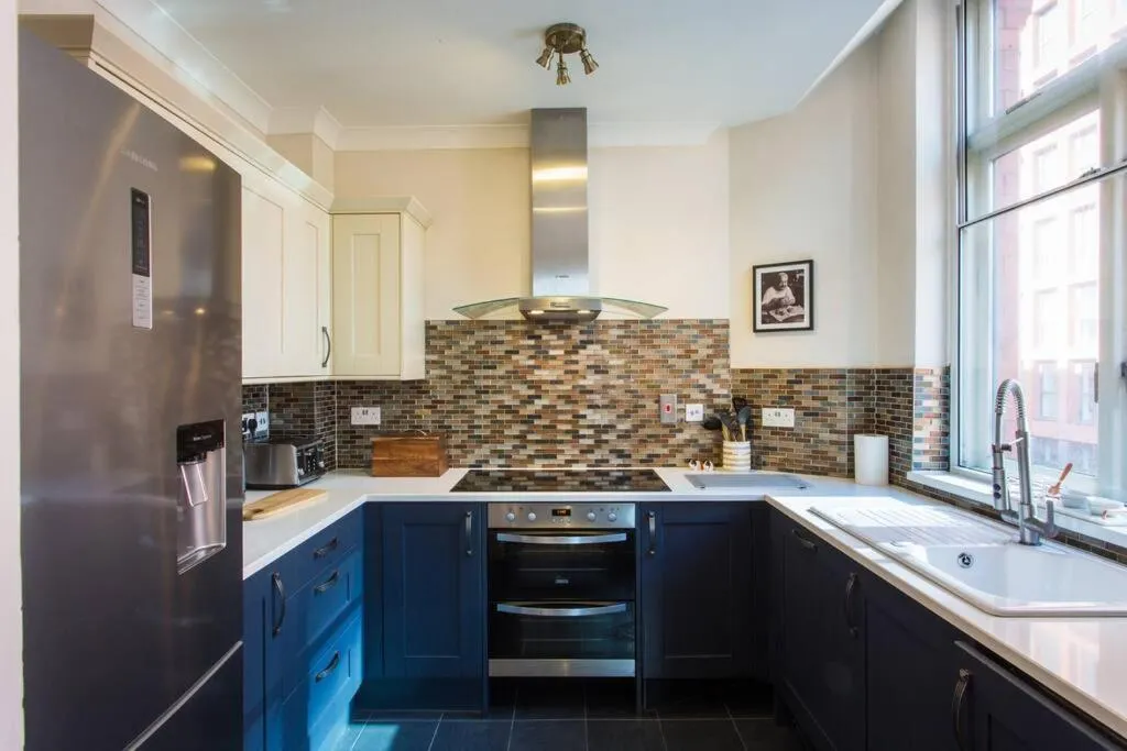 Image 2 of Stylish City Centre 2 Bed Apartment – Free Parking