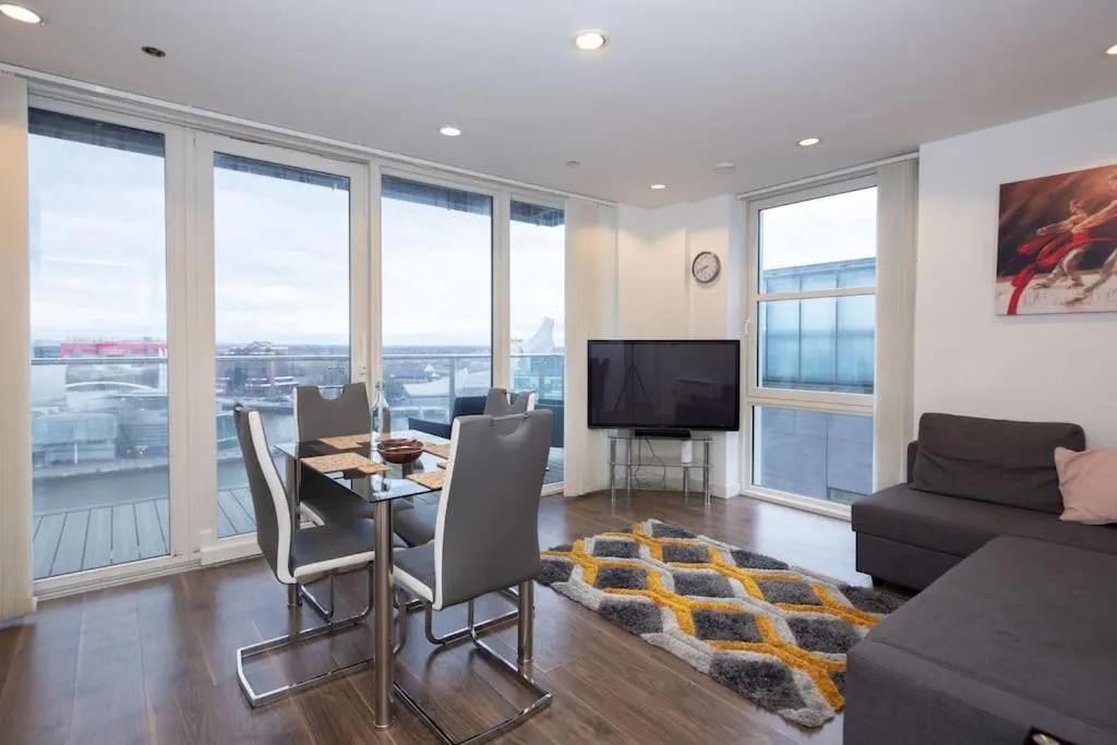 Image of Stylish MediaCity 2Bed, Sleeps 6, Amazing Views