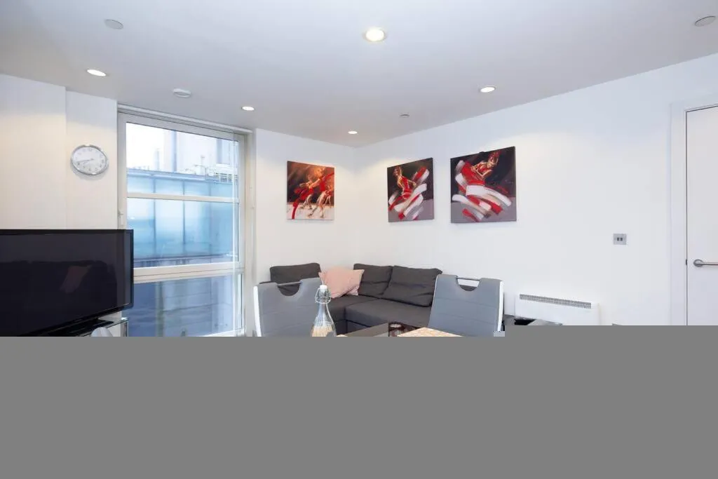 Image 4 of Stylish MediaCity 2Bed, Sleeps 6, Amazing Views