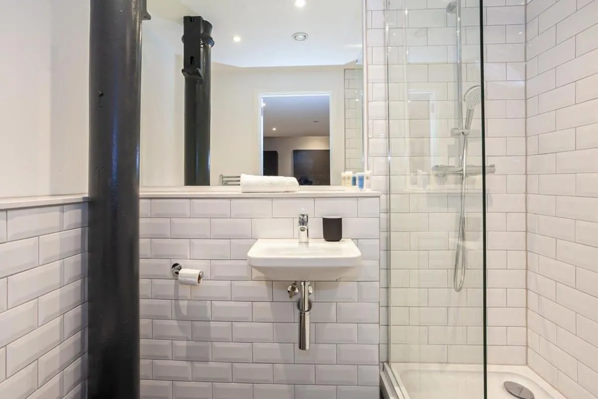 Image 2 of Stylish Modern Apartment in Central Manchester