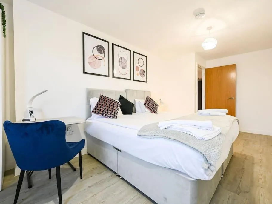 Image of Stylish & Spacious Salford Quays one bedroom high floor apartment with balcony