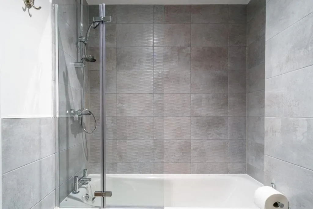 Image 2 of Stylish & Spacious Salford Quays one bedroom high floor apartment with balcony