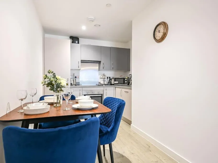 Image 3 of Stylish & Spacious Salford Quays one bedroom high floor apartment with balcony