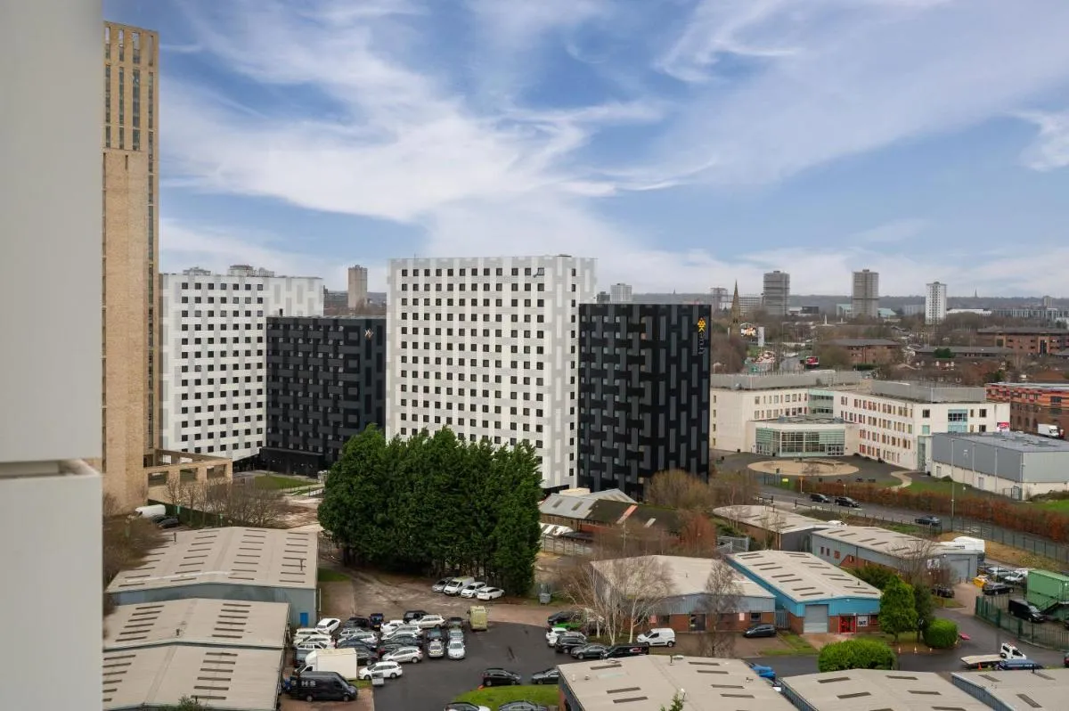 Image 5 of Stylish & Spacious Salford Quays one bedroom high floor apartment with balcony