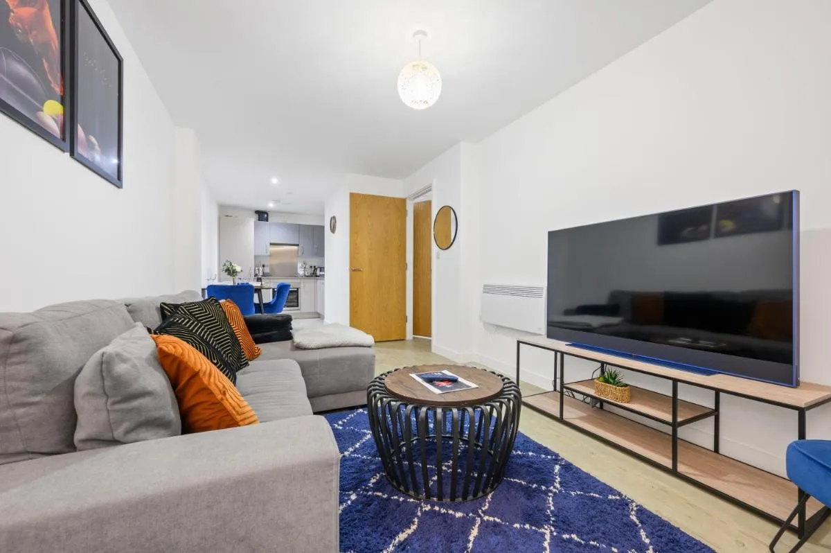Image 4 of Stylish & Spacious Salford Quays one bedroom high floor apartment with balcony