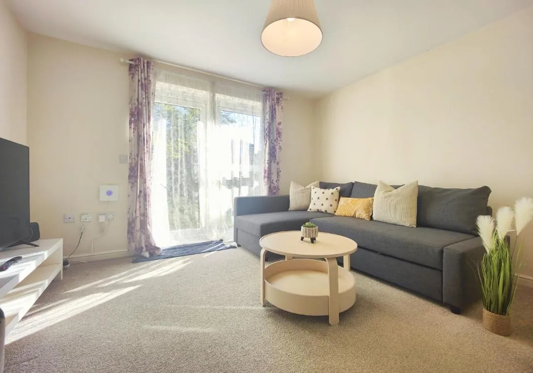 Image of The Bushmoor – Spacious Holiday Townhouse 10 Minutes to City Centre Free Parking