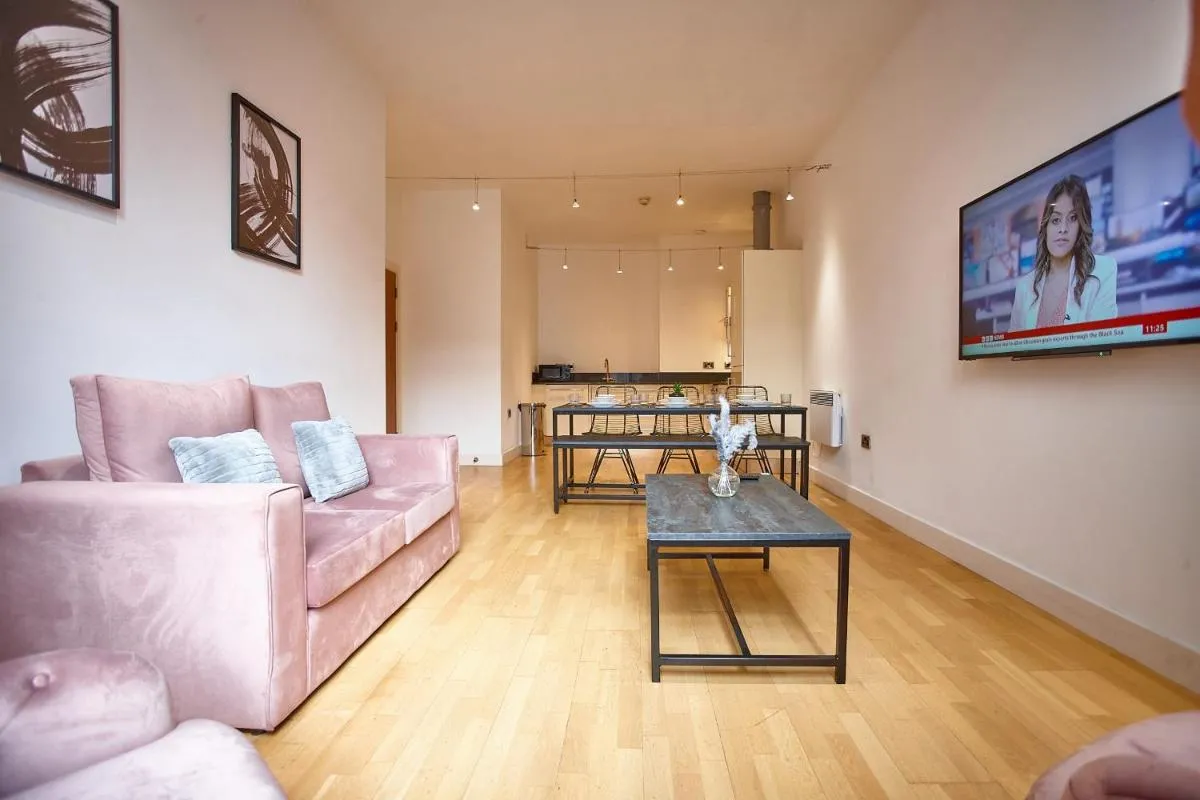 Image 3 of The Carnelian Suite