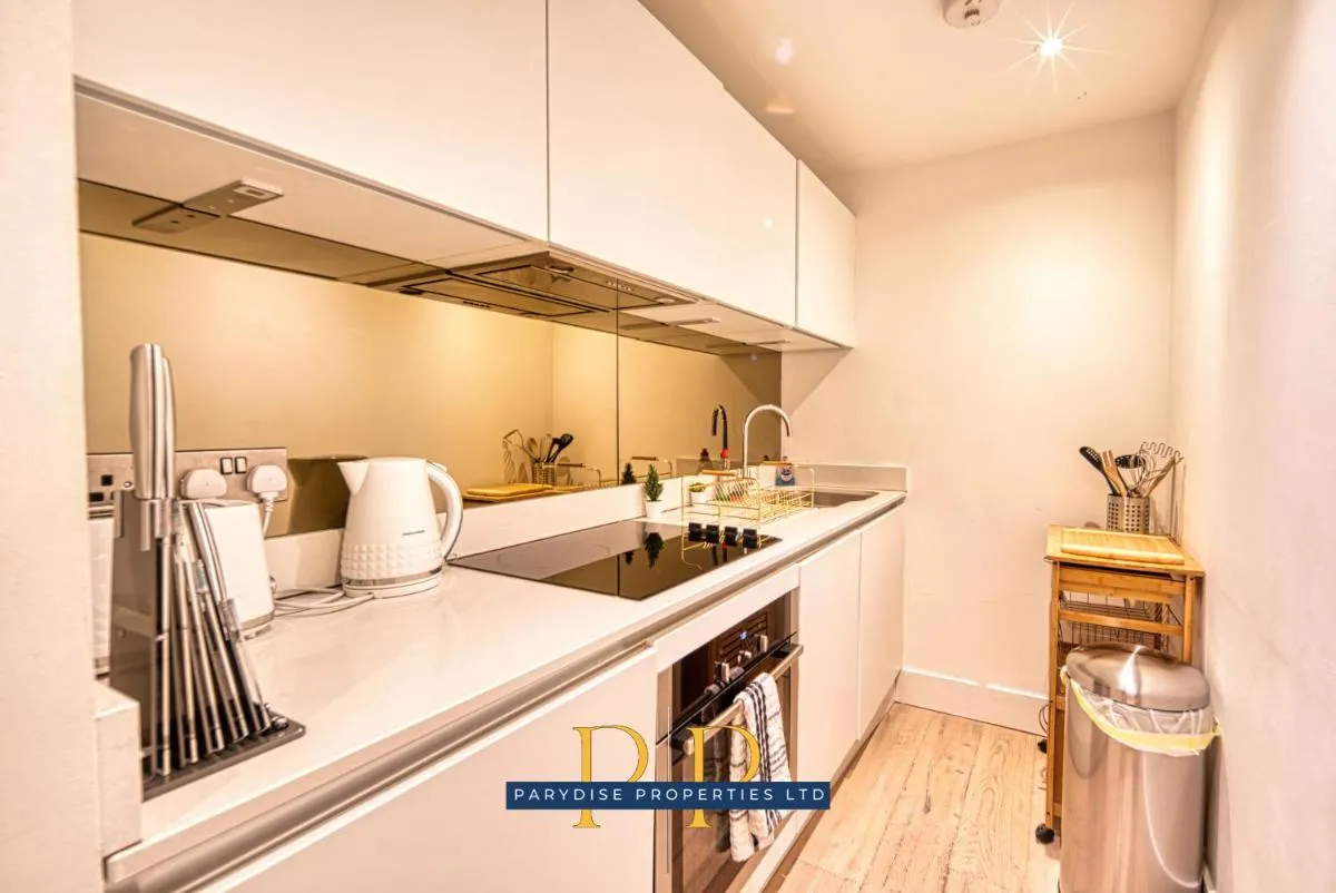 Image 3 of The Cityscape Suite – Business or Leisure stays, International travel, Relocators – Deansgate- Central