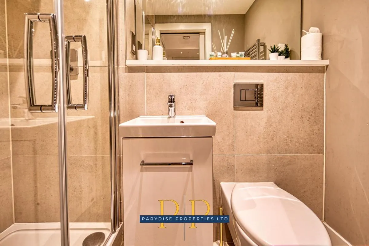Image 2 of The Cityscape Suite – Business or Leisure stays, International travel, Relocators – Deansgate- Central