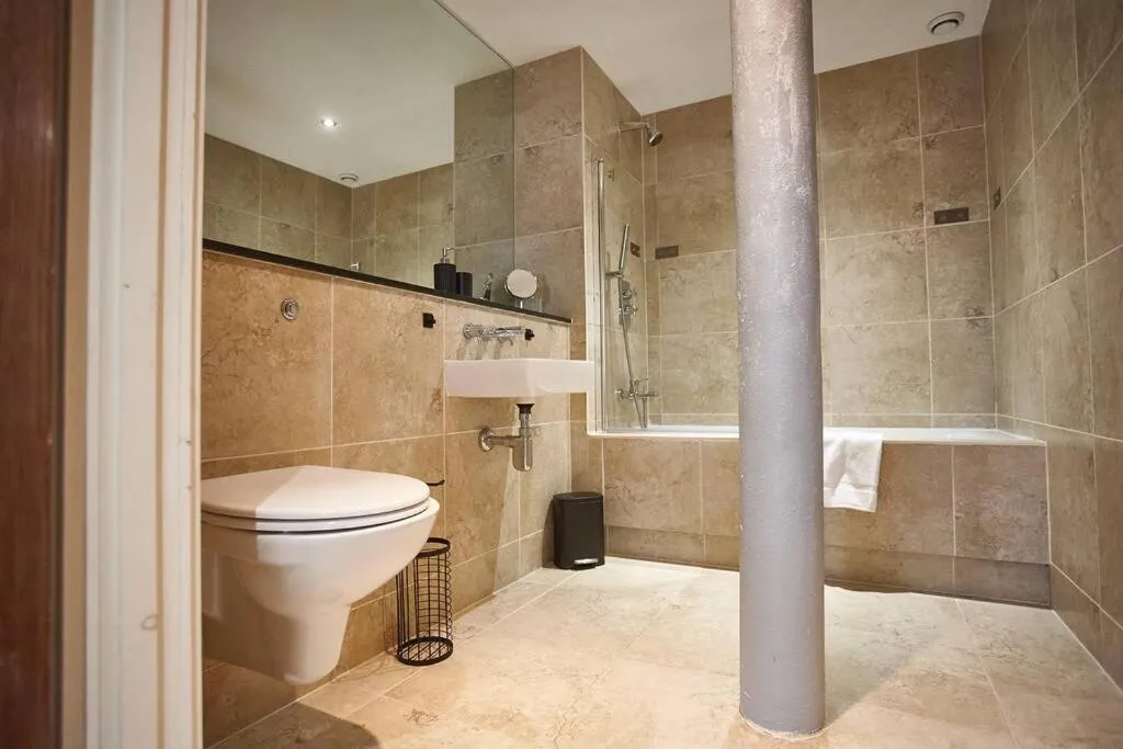 Image 6 of The Diamond Suite