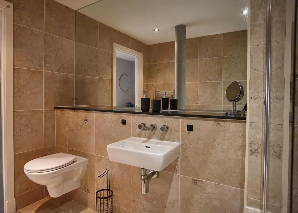 Image 2 of The Diamond Suite