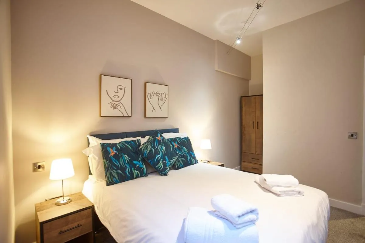 Image 4 of The Jade Suite