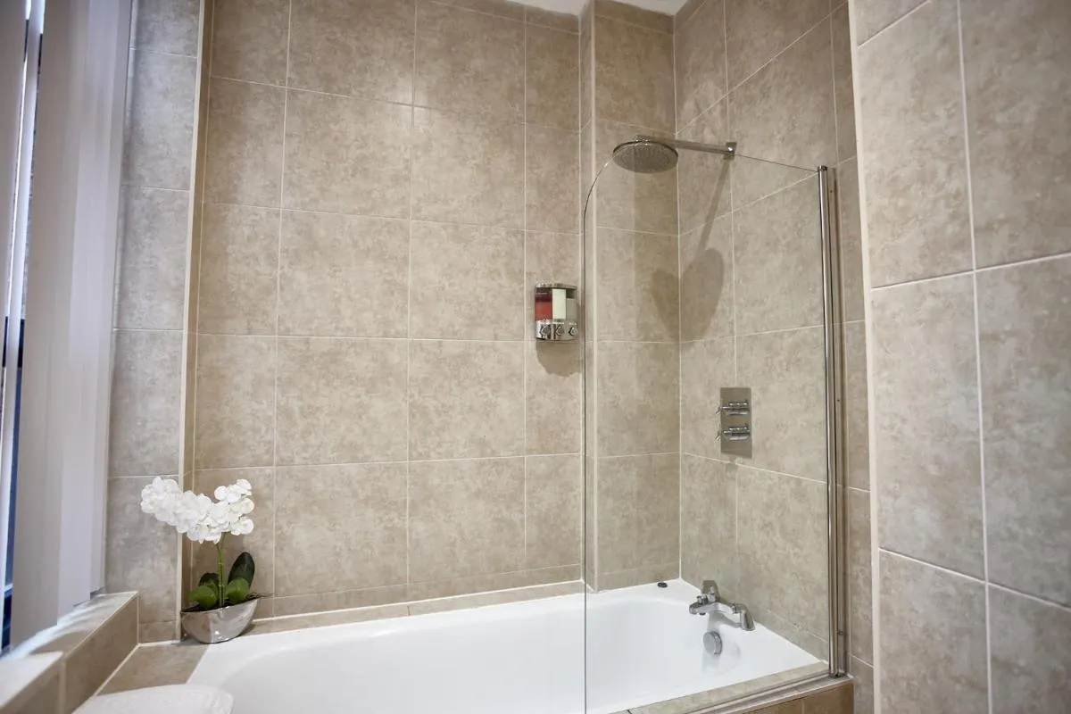 Image 5 of The Jade Suite