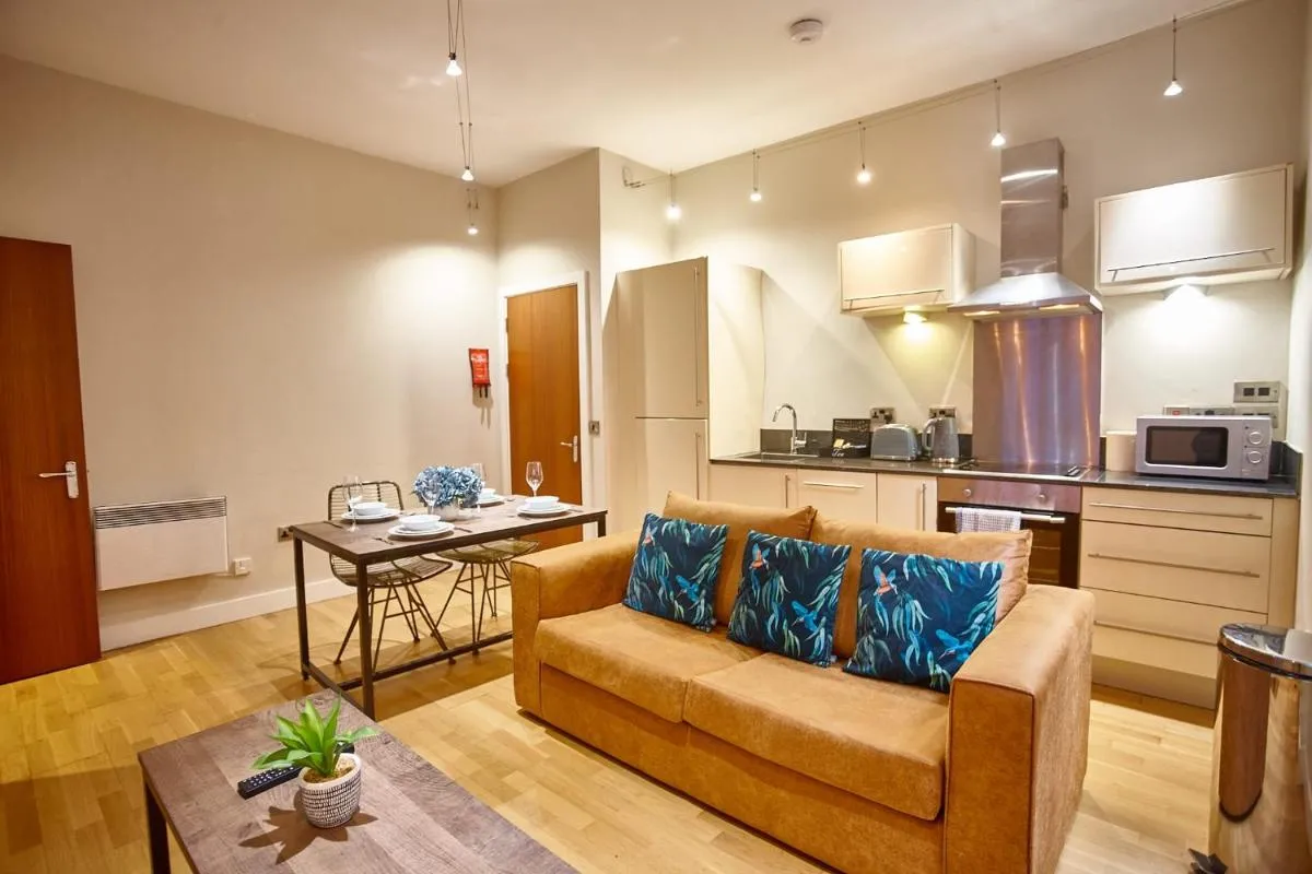 Image 3 of The Jade Suite