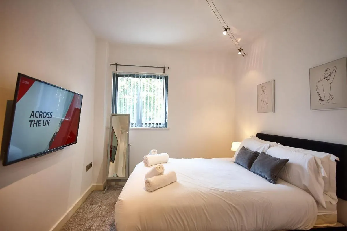 Image 1 of The Pearl Suite
