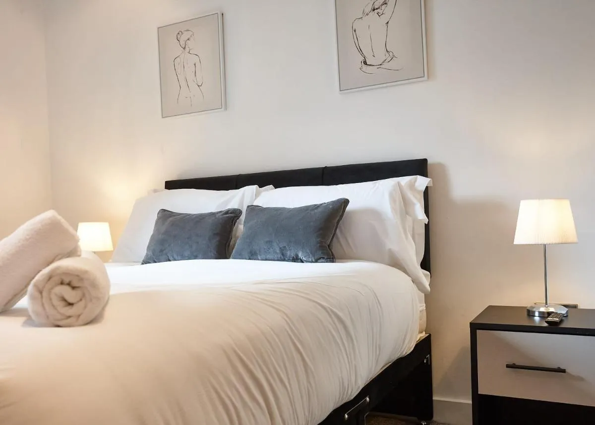 Image 4 of The Pearl Suite