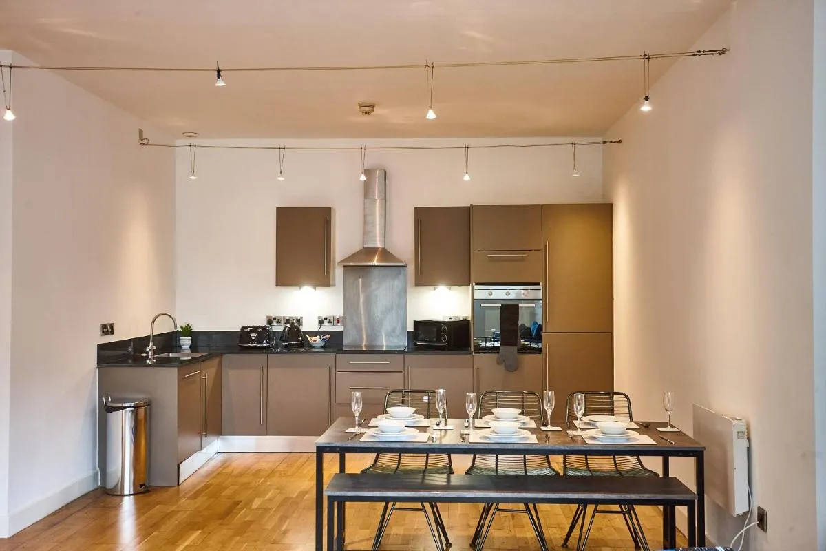 Image 2 of The Pearl Suite