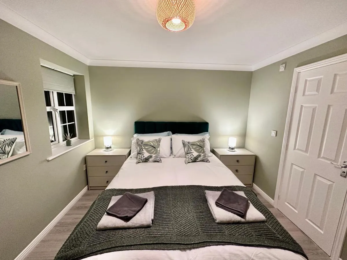 Image 1 of Townhouse 4 Bed FREE Parking, close to Man Utd FC