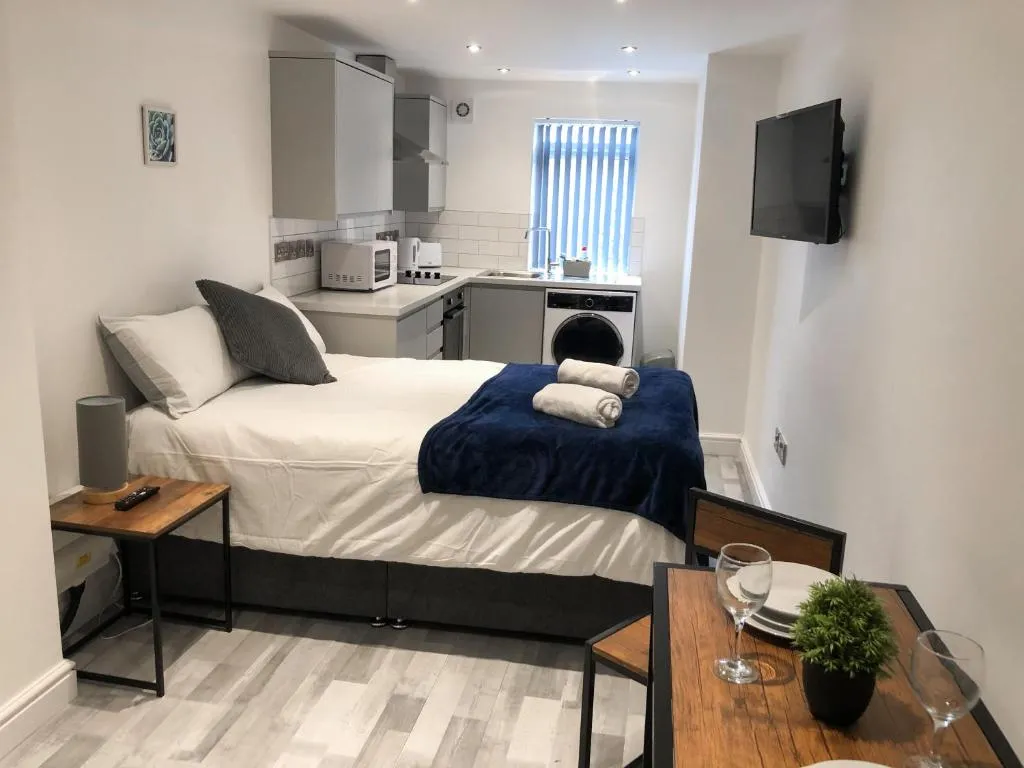 Image of 10min to City – FREE Parking – Private Studio – Contractor Friendly